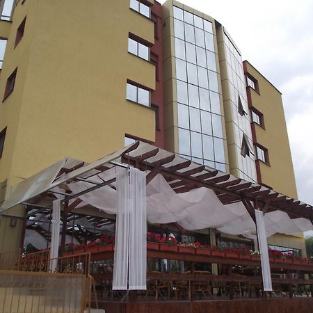 Hotel Flormang Κραϊόβα Εξωτερικό φωτογραφία