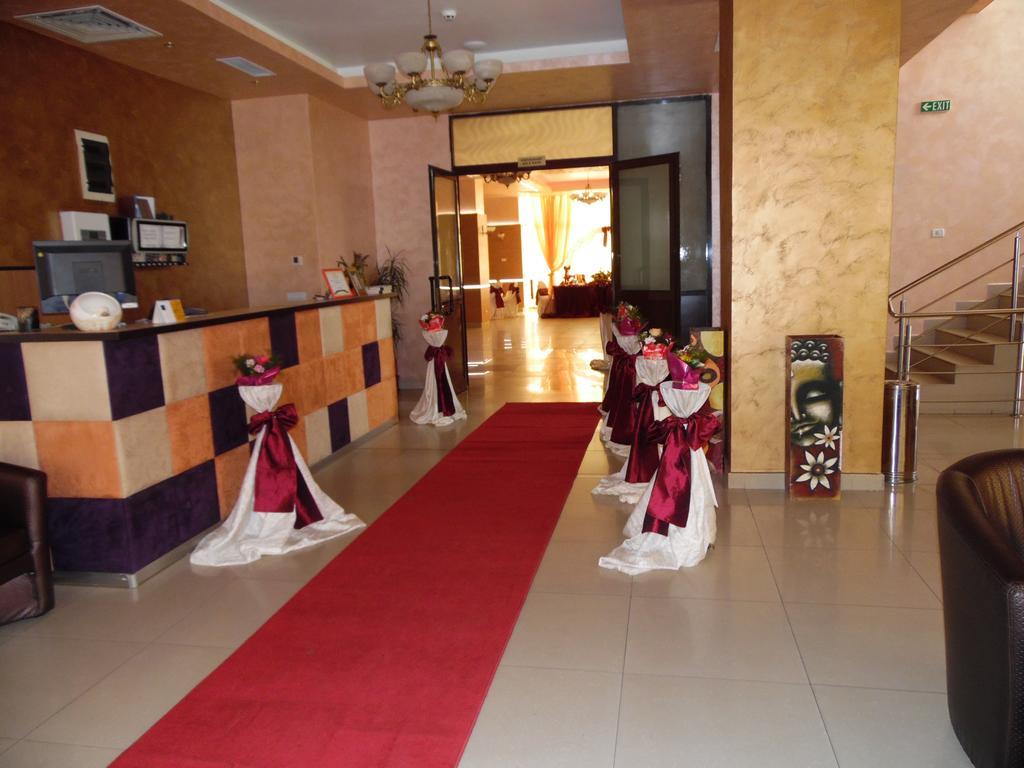 Hotel Flormang Κραϊόβα Εξωτερικό φωτογραφία