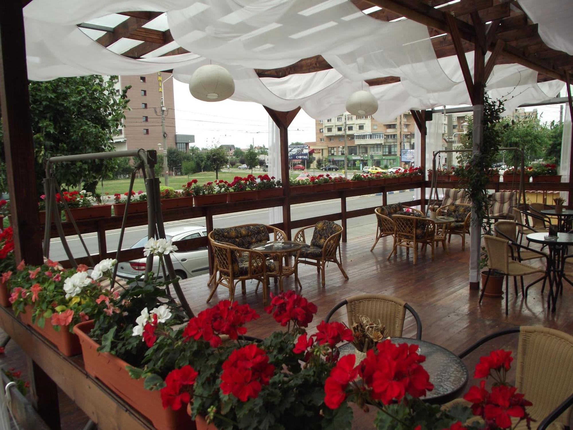Hotel Flormang Κραϊόβα Εξωτερικό φωτογραφία