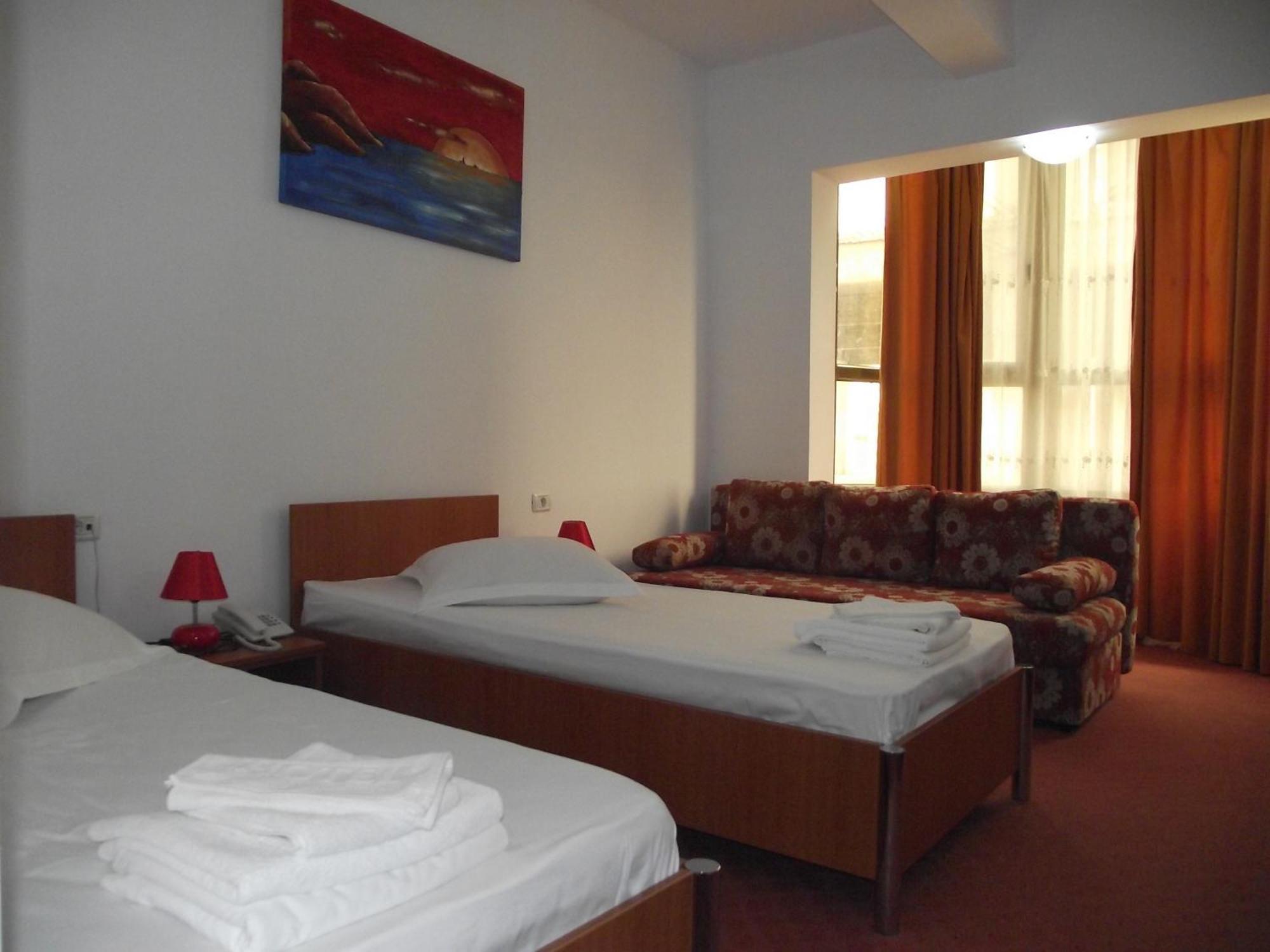 Hotel Flormang Κραϊόβα Εξωτερικό φωτογραφία