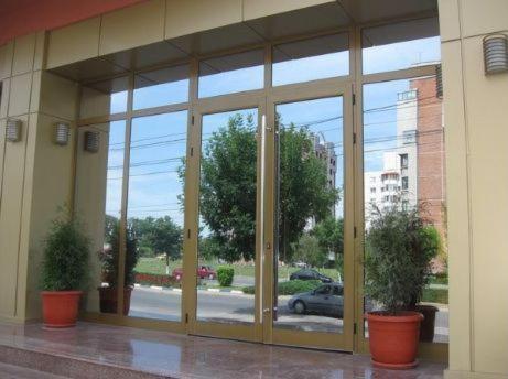 Hotel Flormang Κραϊόβα Εξωτερικό φωτογραφία