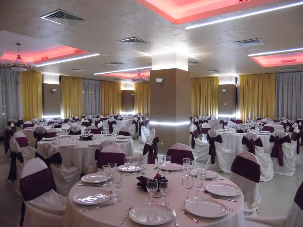 Hotel Flormang Κραϊόβα Εξωτερικό φωτογραφία