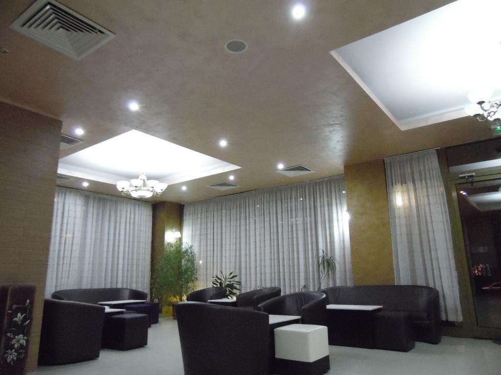 Hotel Flormang Κραϊόβα Εξωτερικό φωτογραφία