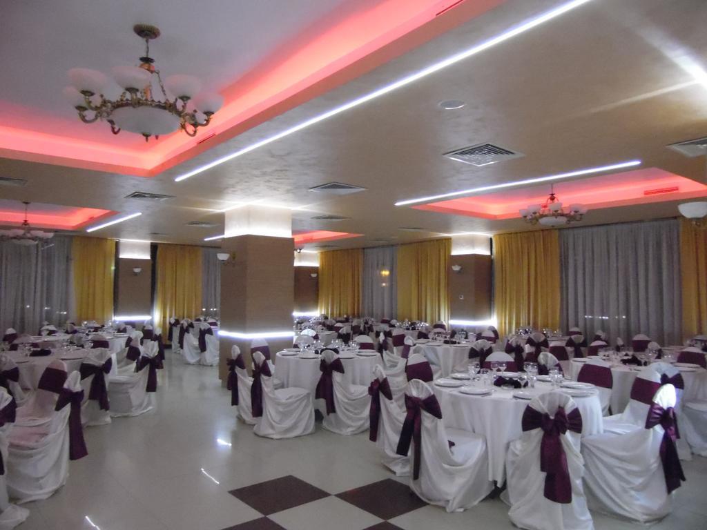 Hotel Flormang Κραϊόβα Εξωτερικό φωτογραφία