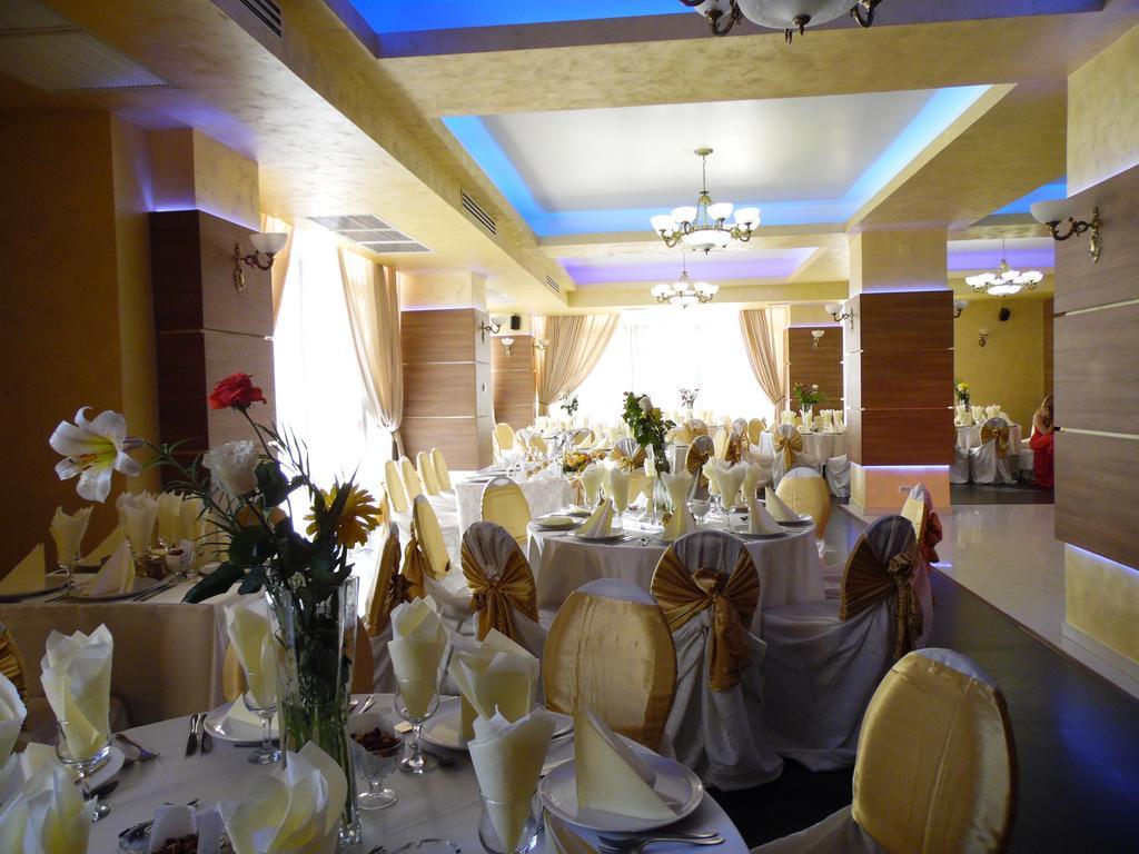 Hotel Flormang Κραϊόβα Εξωτερικό φωτογραφία