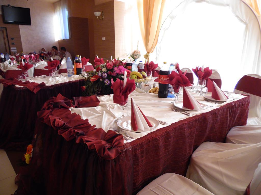 Hotel Flormang Κραϊόβα Εξωτερικό φωτογραφία