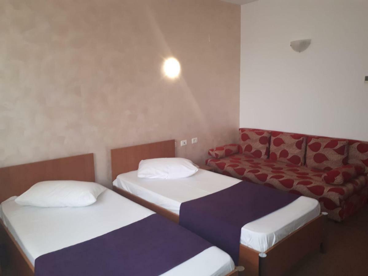 Hotel Flormang Κραϊόβα Εξωτερικό φωτογραφία