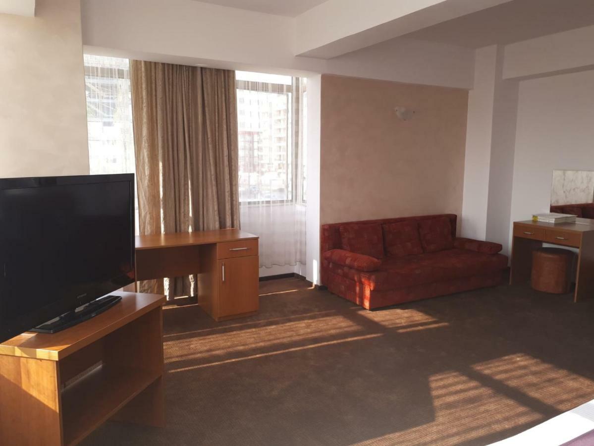 Hotel Flormang Κραϊόβα Εξωτερικό φωτογραφία