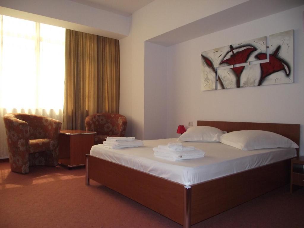 Hotel Flormang Κραϊόβα Δωμάτιο φωτογραφία